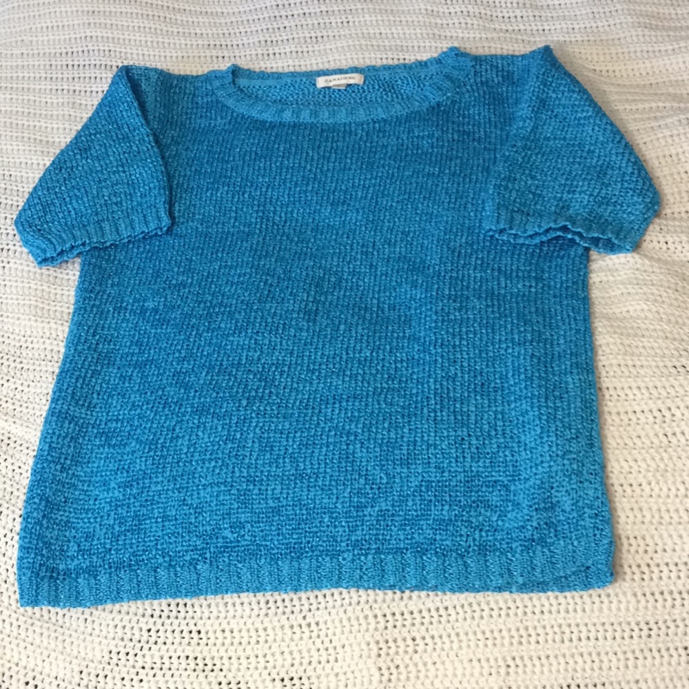 Stunning blue knit shirt